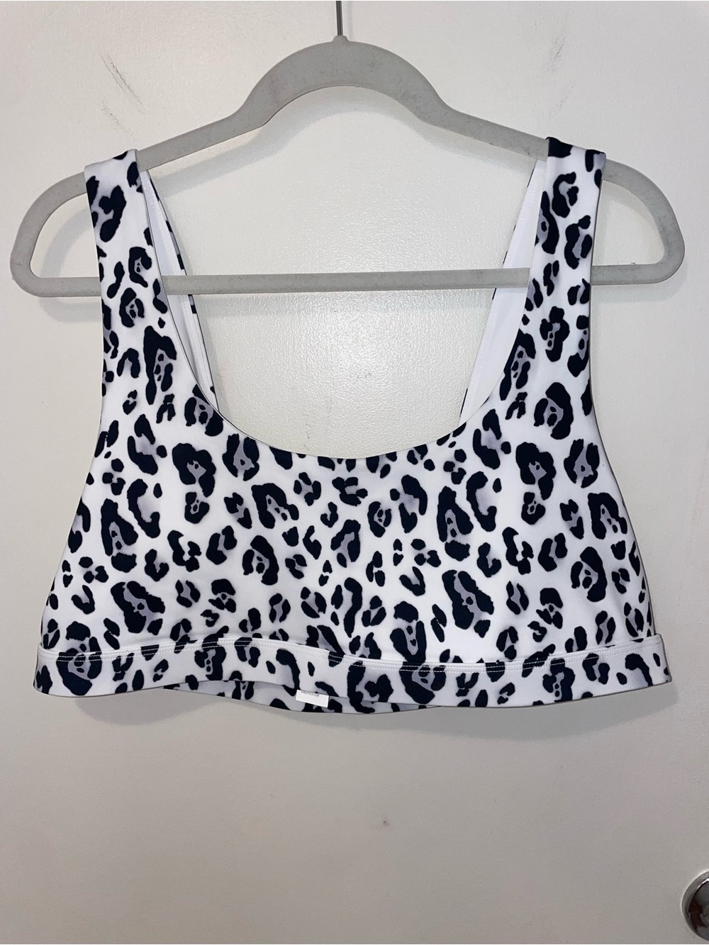 NWT Fabletics snow leopard Lola print sports bra workout athletic top sz 2X